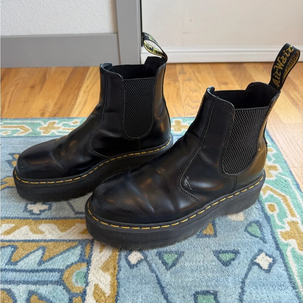 Dr Martens 2976 SMOOTH LEATHER PLATFORM CHELSEA BOOTS - Picture 2 of 5